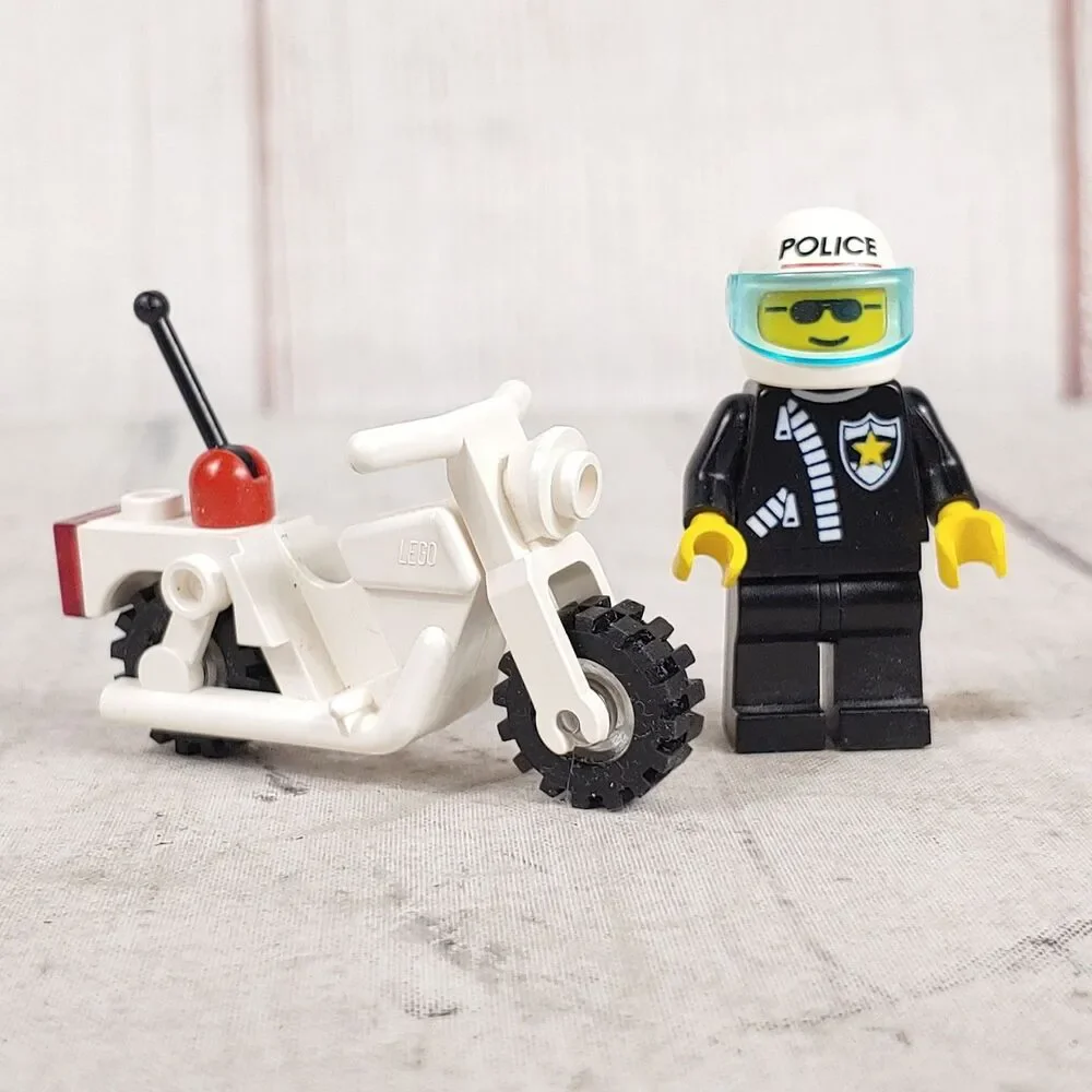 LEGO Classic Town / City POLICE White MOTORCYCLE - 1990s Clear Wheels x81c02